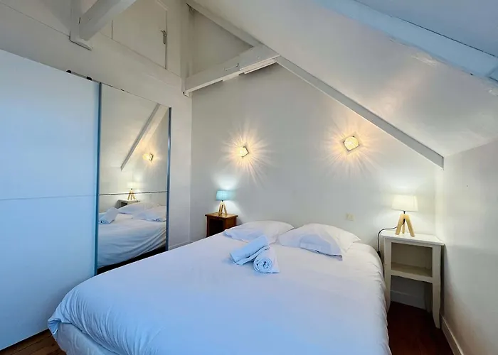 La Petite Cachette De - Seafront View