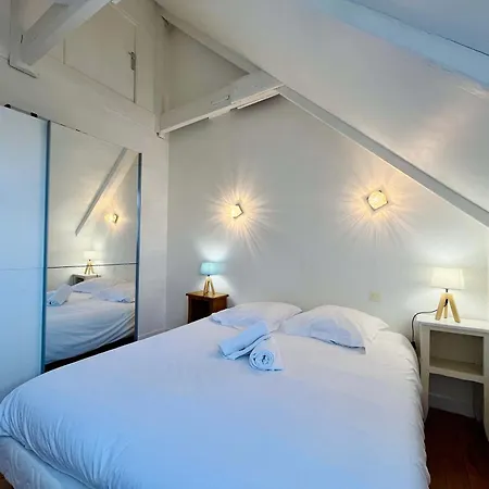 La Petite Cachette De - Seafront View