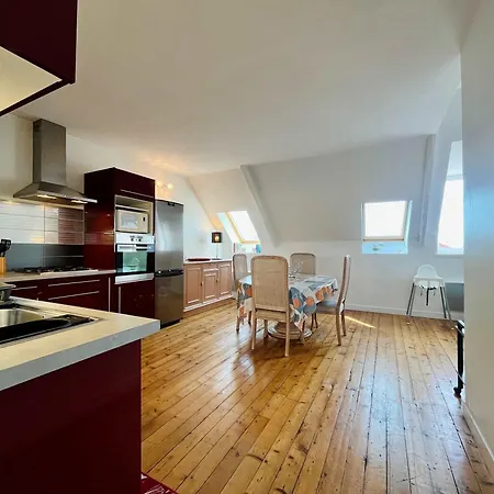 La Petite Cachette De - Seafront View