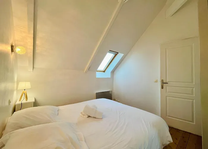 La Petite Cachette De - Seafront View Апартаменты *