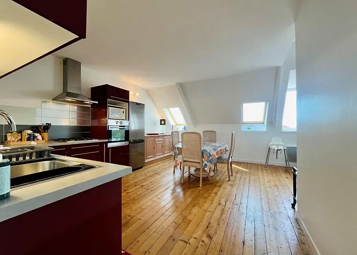 La Petite Cachette De - Seafront View