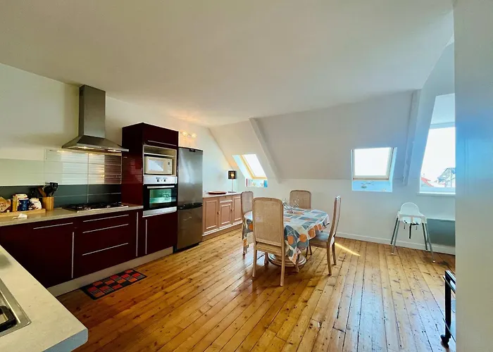 Апартаменты La Petite Cachette De - Seafront View *